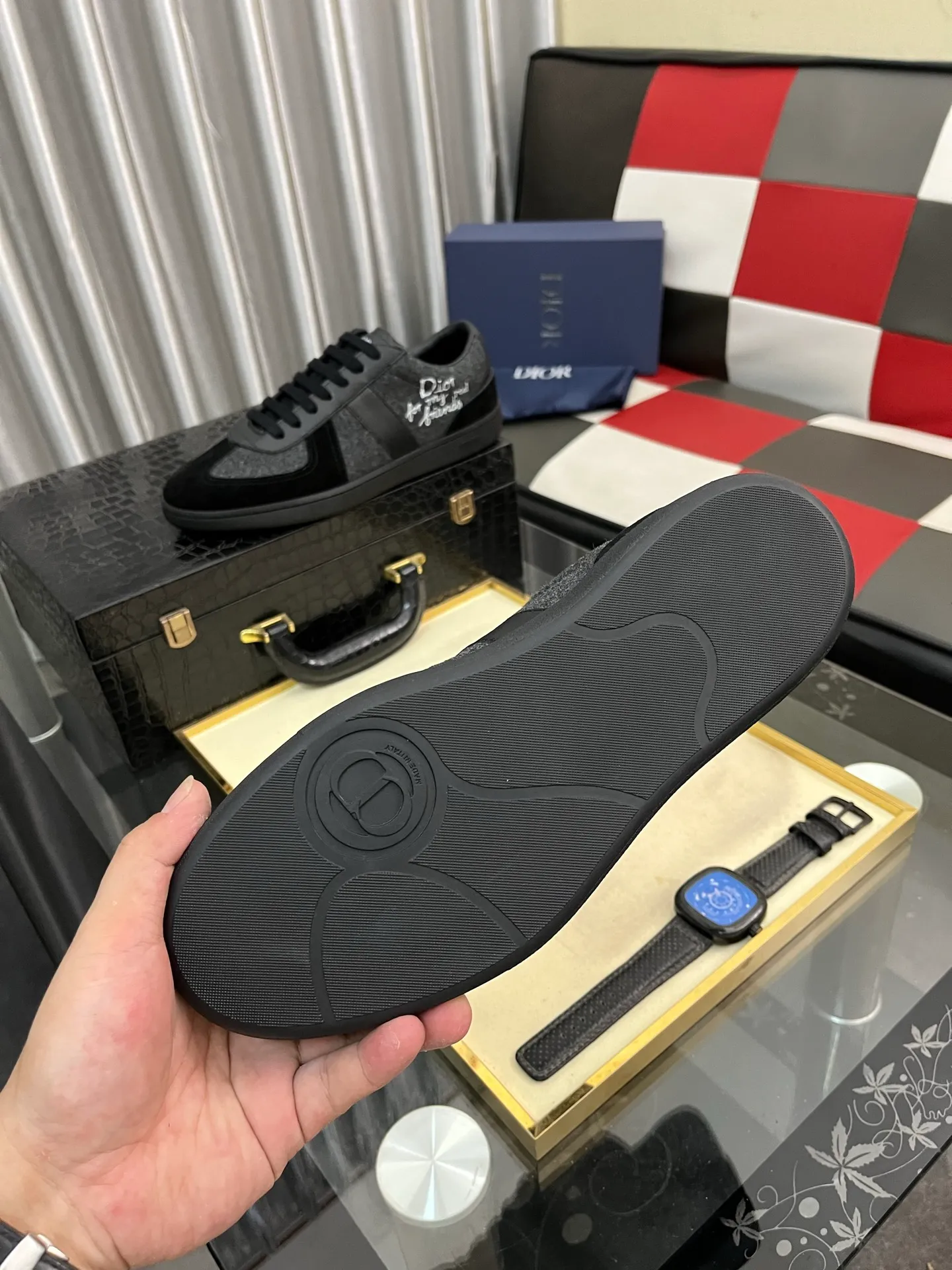 Men's shoes 💰400⌚️⌚️ 【Dior*DIAO】original quality.~ Unique modern style sneakers. 🏃A must-have casual shoe for trendy men😍😍 Original brand imported from Italy, imported original leather, sheep lining (refuses to discolor and grind feet) Sole: Original sole provided by the original factory, French lazy style design ⚠️Fit to the feet, original quality, super comfortable original sole. Code number: 38-443️⃣Colors available